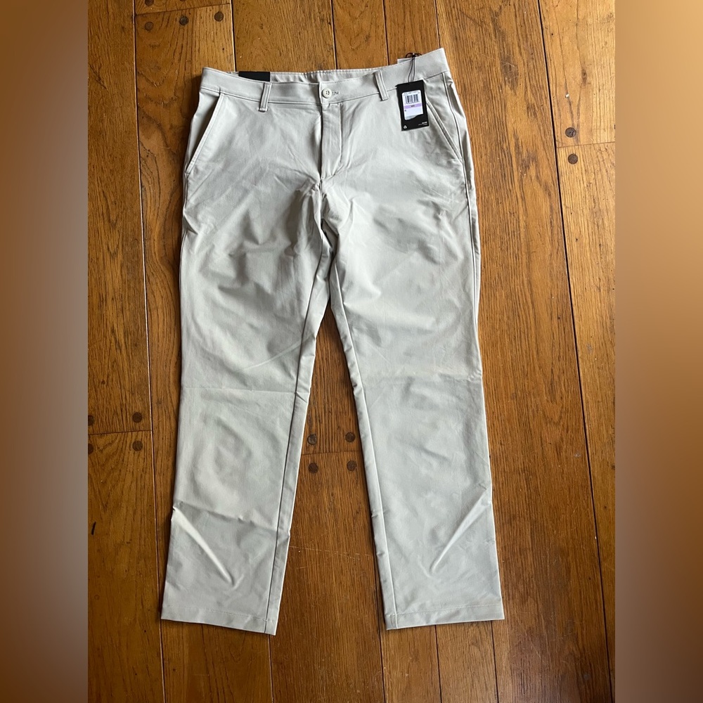 Mens Under Armour golf style pants size 38x32